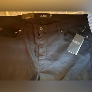 Lauren Ralph Lauren Mid Rise Straight
Super Stretch Jeans in Black